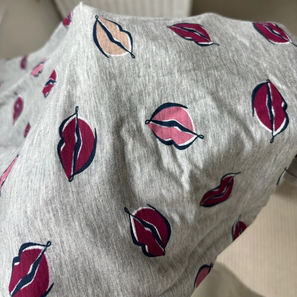 Mey Germany Lip Print Nightgown XL / EU 44 Grey Long Sleeve NWT - Picture 4 of 10